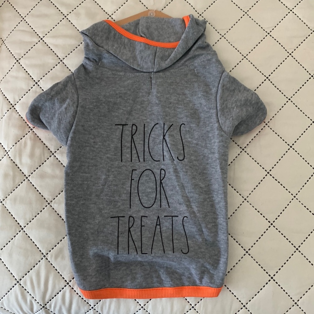 NWT Rae Dunn lightweight dog Halloween hoodie size medium.